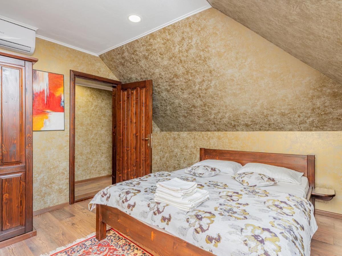 Отель Casa Saraste Рышнов Экстерьер фото