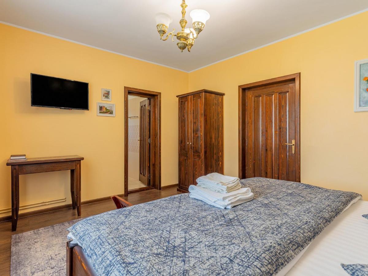 Отель Casa Saraste Рышнов Экстерьер фото