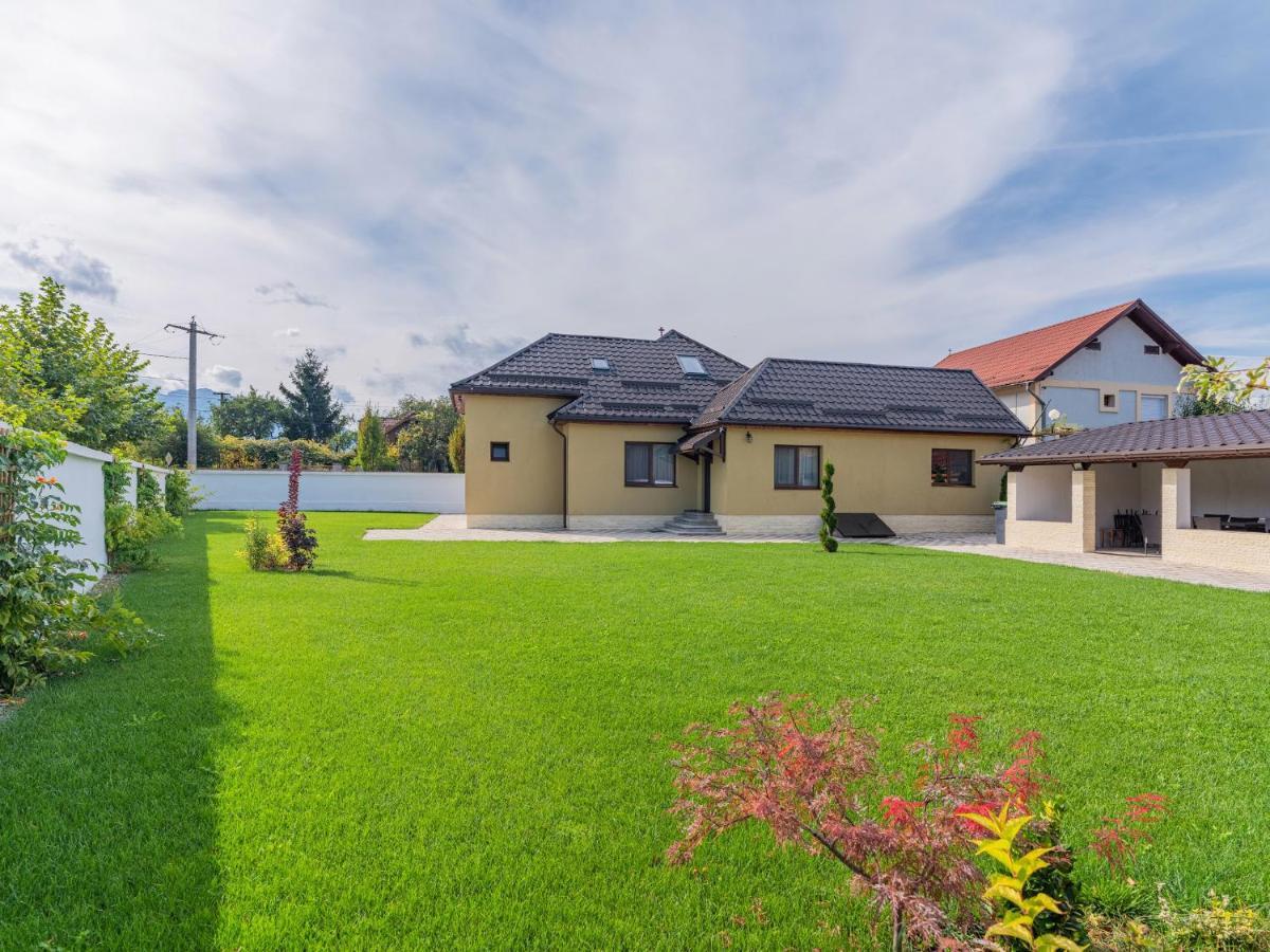 Отель Casa Saraste Рышнов Экстерьер фото
