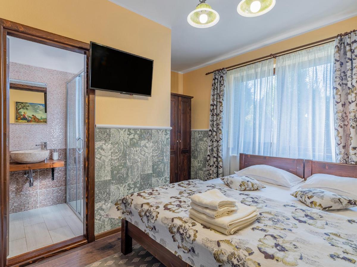Отель Casa Saraste Рышнов Экстерьер фото